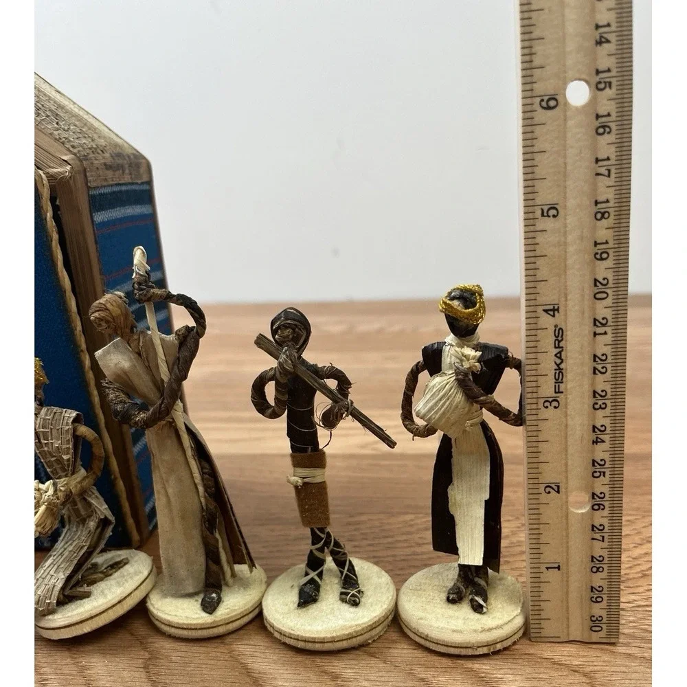 Vintage African Banana Fiber Nativity Set With Stable , 11 Piece Set